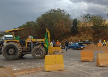 Resultado das eleições provoca manifestações e bloqueios de rodovias em Goiás
