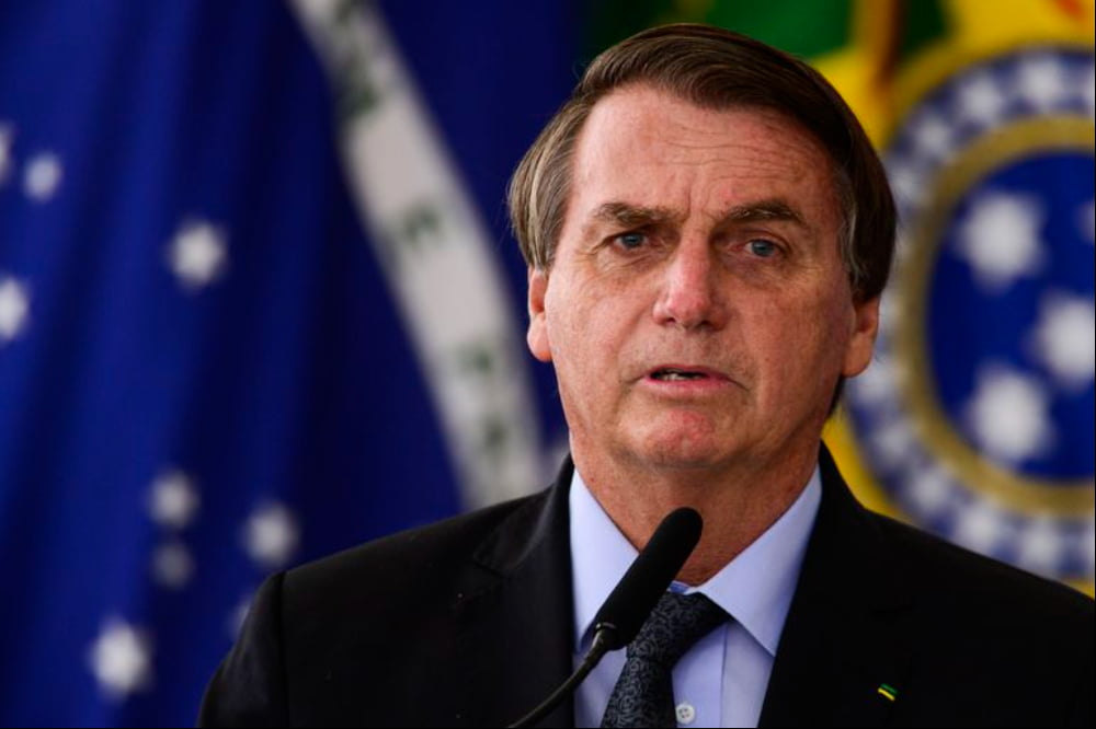 Após pronunciamento, apoiadores ignoram Bolsonaro e pedem intervenção militar
