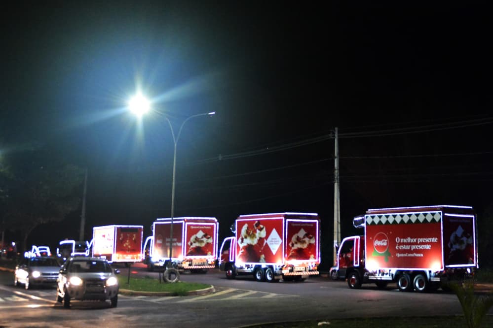 Caravana Coca-Cola leva a magia do Natal para diversas cidades de Goiás