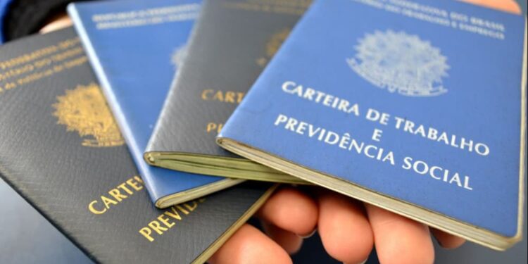 Está procurando emprego? Confira mais de mil vagas disponíveis em Aparecida