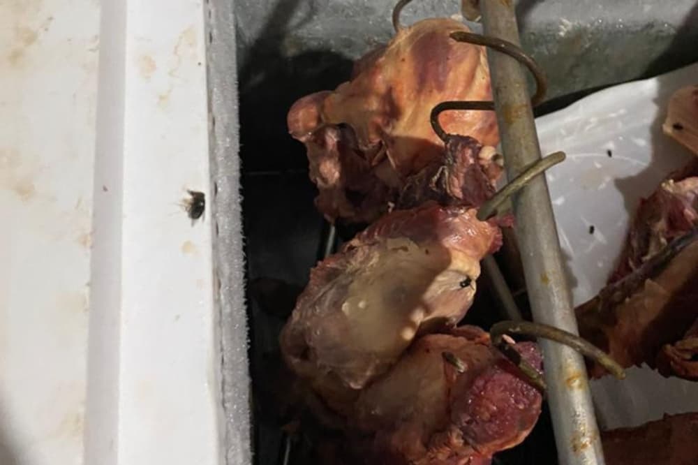Polícia apreende mais de 800 kg de carne clandestina, em Iporá
