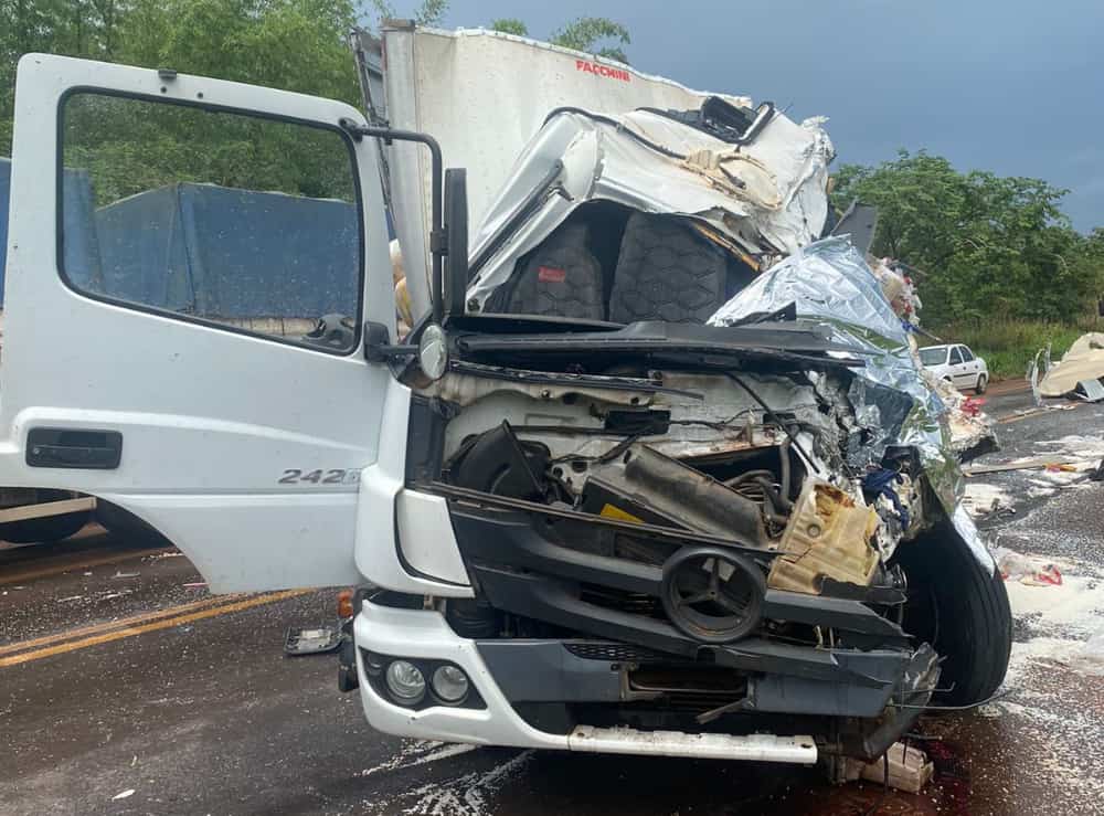 Acidente entre caminhões deixa um morto e dois feridos na BR-452, em Bom Jesus de Goiás