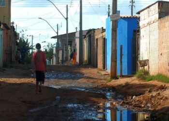 Pobreza no Brasil tem alta recorde e atinge 62,5 milhões de pessoas em 2021