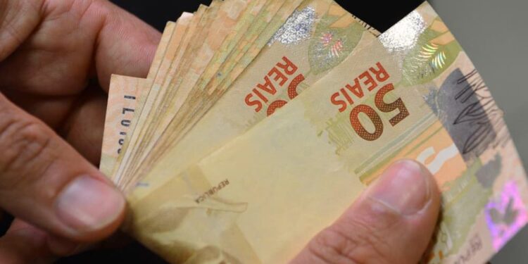 Salário mínimo sobe para R$ 1.302 a partir de 1º de janeiro de 2023