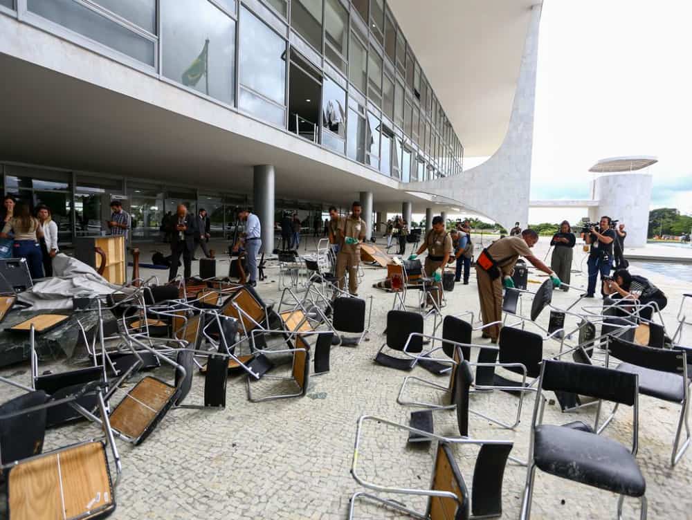 Ataques em Brasília: financiadores já foram identificados em 10 estados, diz Flávio Dino