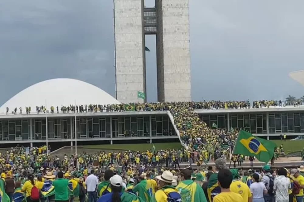 Ataques em Brasília: PF cumpre mandados de prisão em Goiás e mais 5 estados