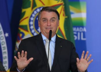 "Fogem à regra", diz Bolsonaro ao repudiar atos violentos em Brasília