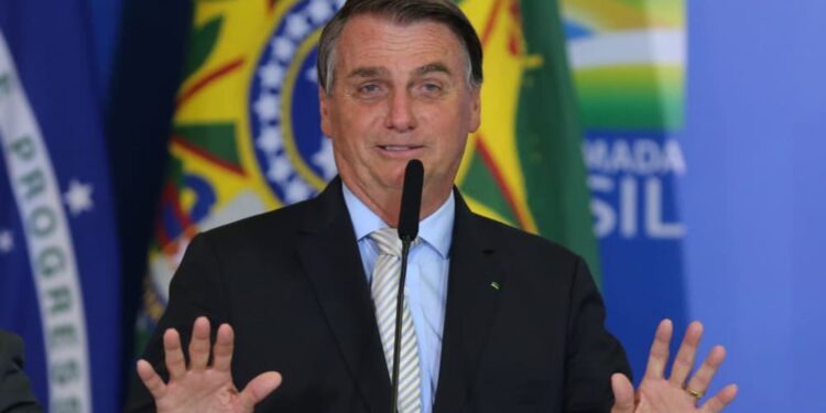 "Fogem à regra", diz Bolsonaro ao repudiar atos violentos em Brasília