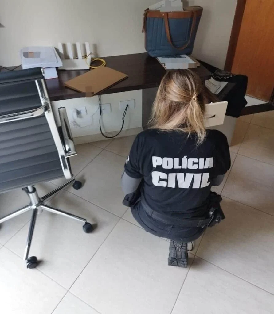 Polícia Civil faz operação para combater fraudes na área de saúde, em Goiás