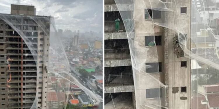 Forte chuva em Goiânia causa estragos e deixa trabalhadores pendurados em prédio