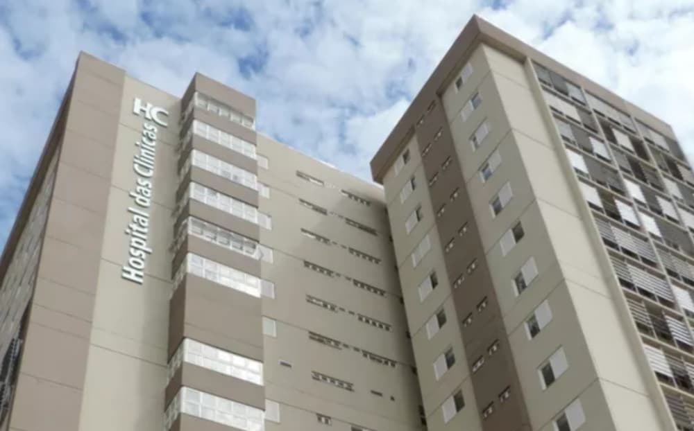 Hospital das Clínicas abre processo seletivo com salários de até R$ 9,9 mil