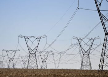 Lei que exclui cobrança do ICMS sobre tarifa de energia é suspensa, diz ministro