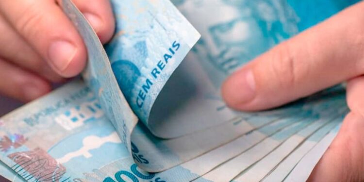 Salário mínimo deve ter novo reajuste no dia 1º de maio, diz Luiz Marinho