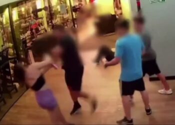 Vídeo: PM é filmado agredindo mulher dentro de academia, em Goiânia