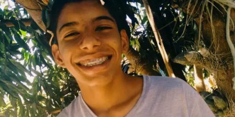 Caso Robertinho: adiado julgamento de PMs acusados de matar adolescente