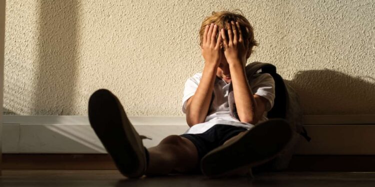 Traumas após ataques em escolas: como ajudar crianças a se recuperarem