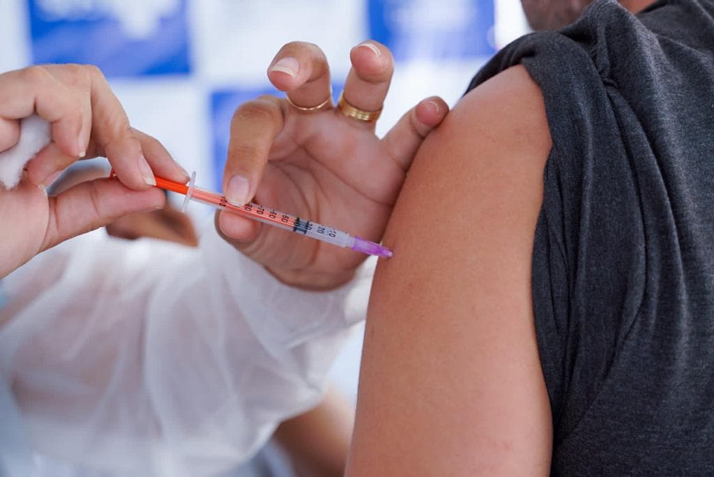 vacina bivalente contra covid-19 em Goiás