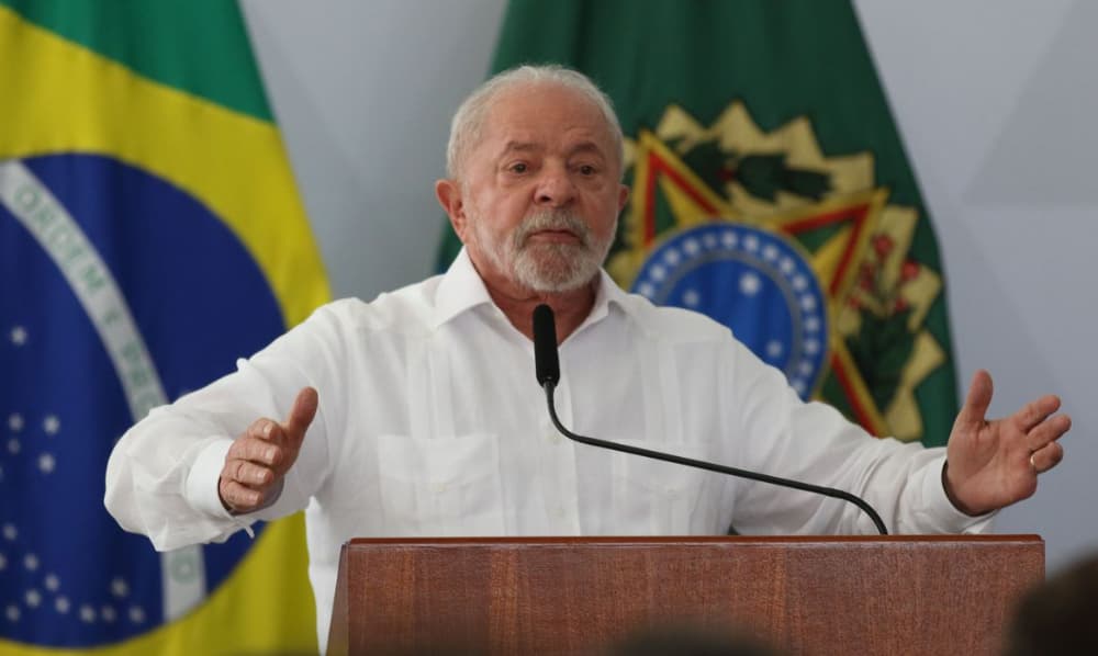 Lula fala sobre reajuste do salário mínimo e isenção do Imposto de Renda
