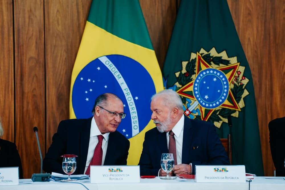 Lula e Geraldo Alckmin em reunião com governadores