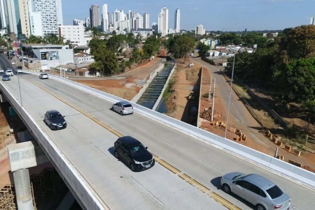 Obras no viaduto da Jamel Cecílio