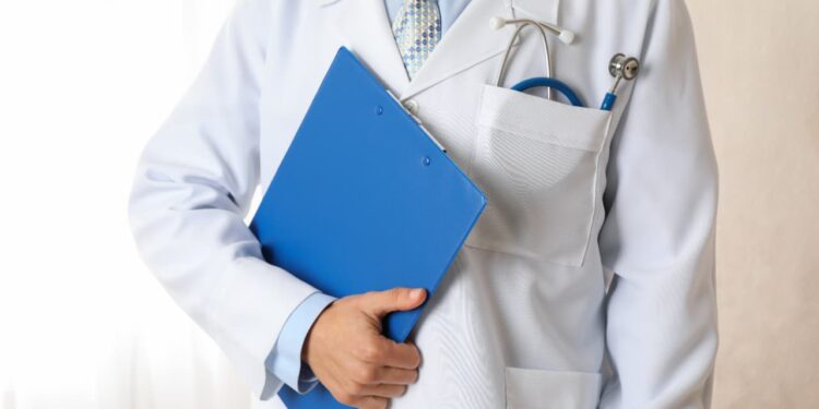 Médicos são investigados por cobrança indevida de procedimentos cobertos pelo SUS
