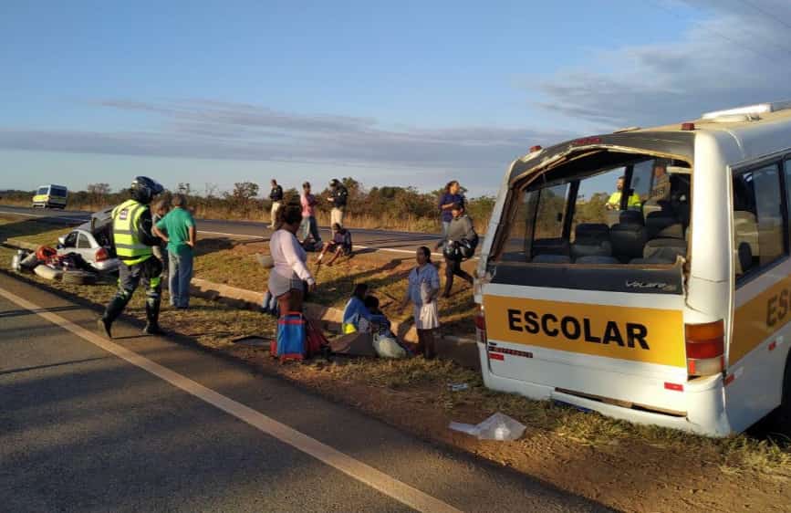 crianças ficam feridas em acidente com ônibus escolar na BR-040