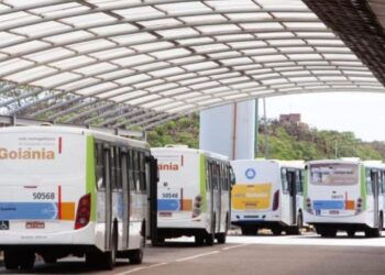 Greve de ônibus em Goiânia é suspensa; motoristas terão reajuste de 11%