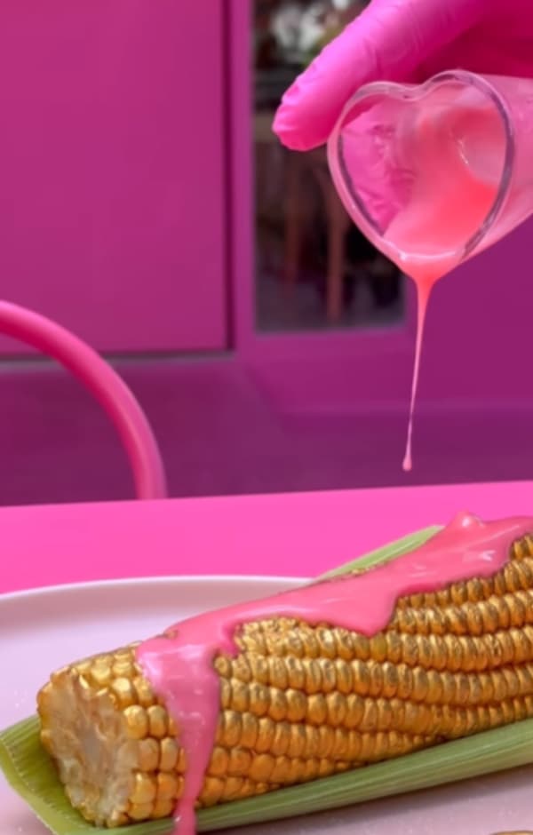 milho dourado com manteiga rosa