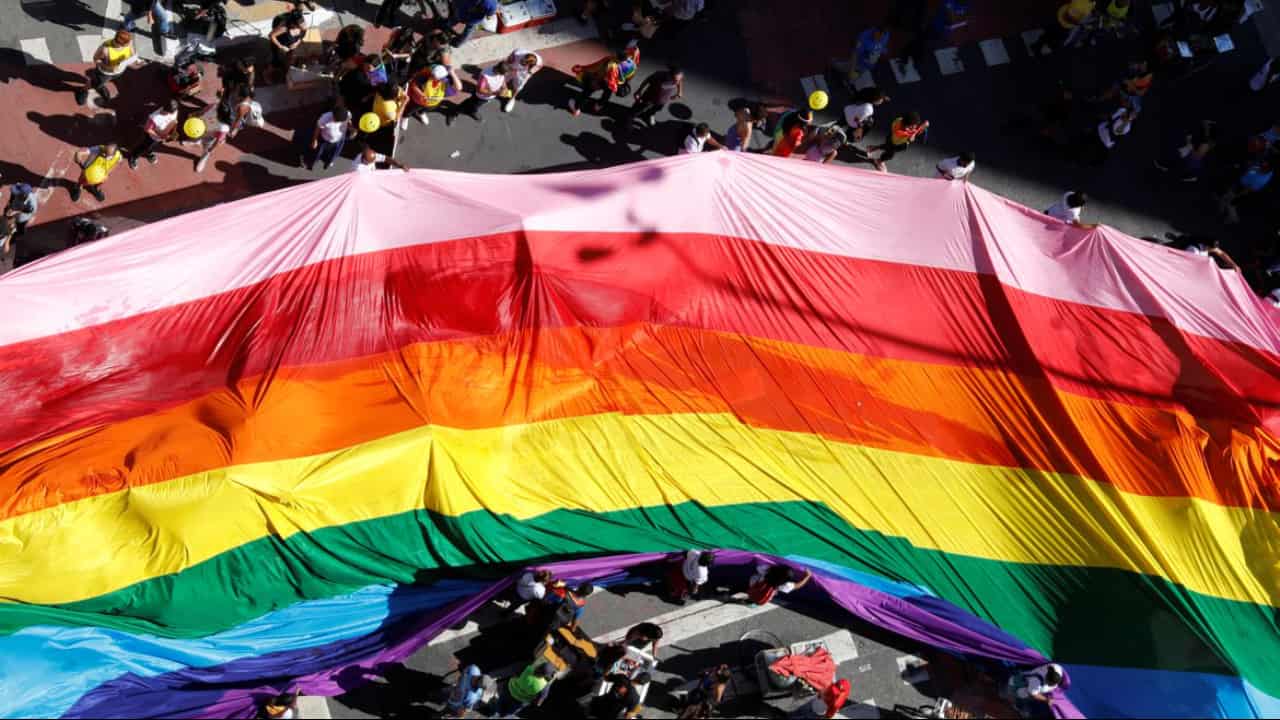 paradas do orgulho LGBTQIAPN+