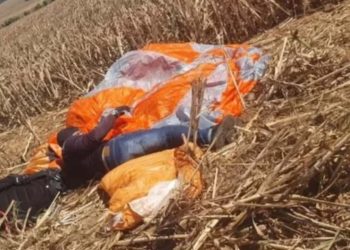 Piloto de parapente fica ferido após fazer pouso de emergência em Jaraguá