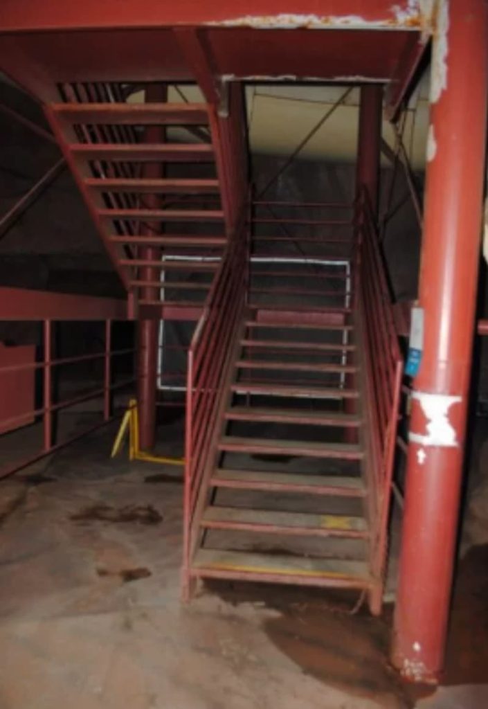 escada que dá acesso ao toboágua