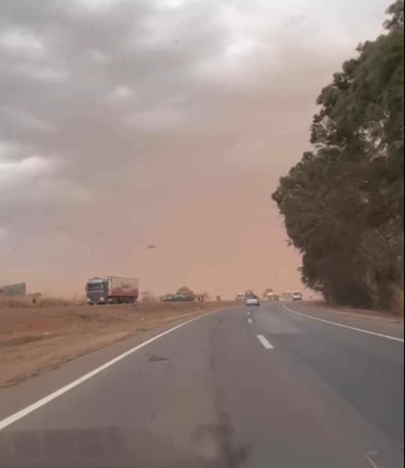 Nuvem de poeira em Goiás