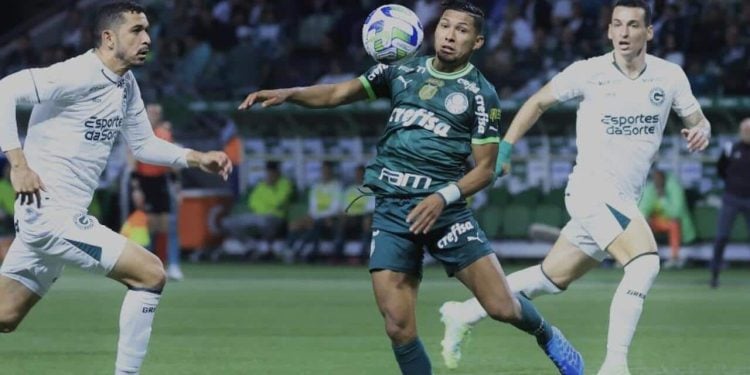 Goiás perde para o Palmeiras com gol durante acréscimos