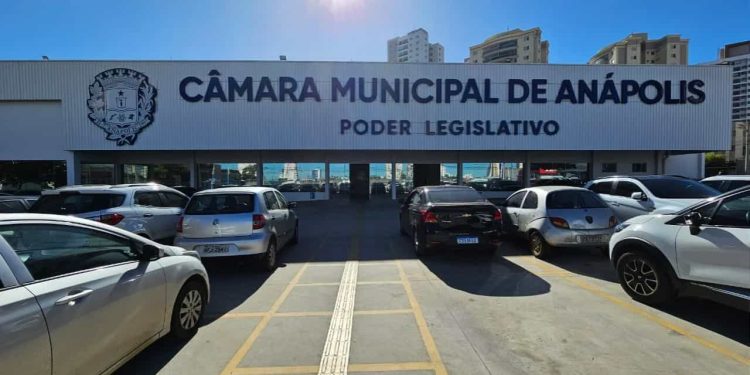 Câmara de Anápolis ofertará concurso com salários de até R$ 4,8; confira cargos