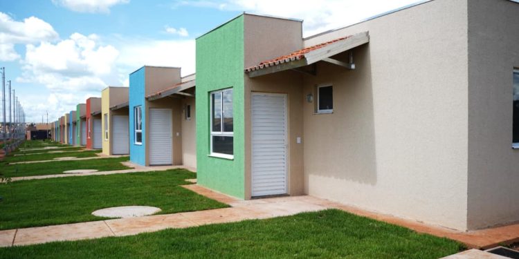 Casas a custo zero: inscrições abertas em Alto Paraíso, Buriti e Pontalina