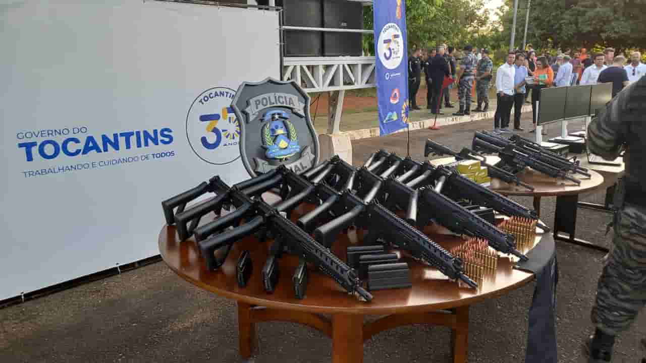 Governdo do Tocantins entrega novas viaturas e armamentos as forças de segurança
