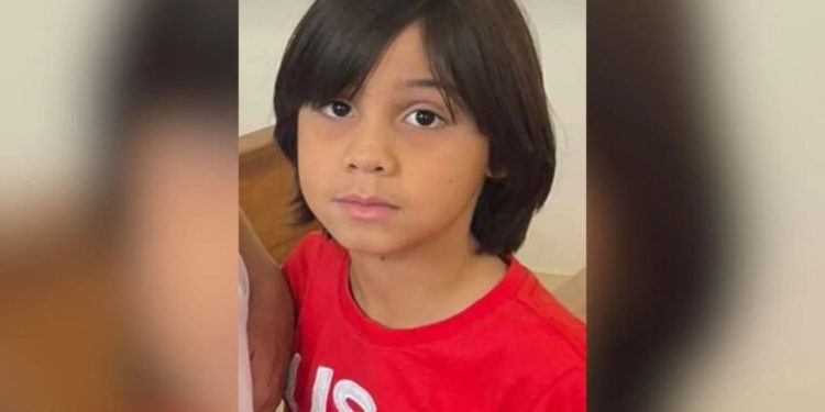 Menino de 8 anos morre após ser atingido por trave de gol durante treino, em Goiás