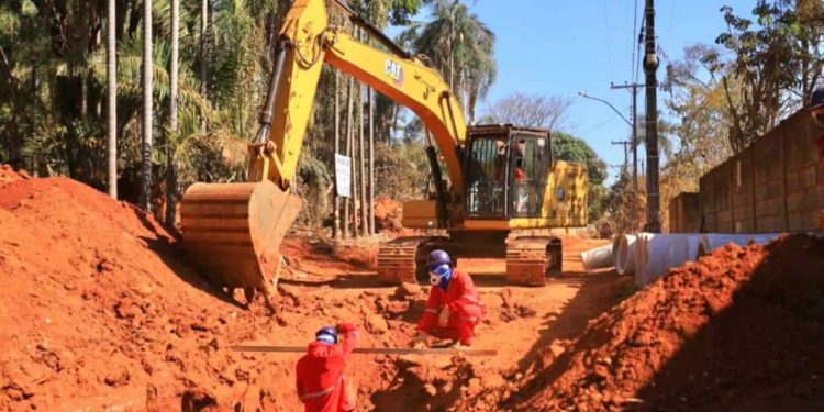 Trânsito no Jardim Goiás é interditado para obras de drenagem; veja desvios