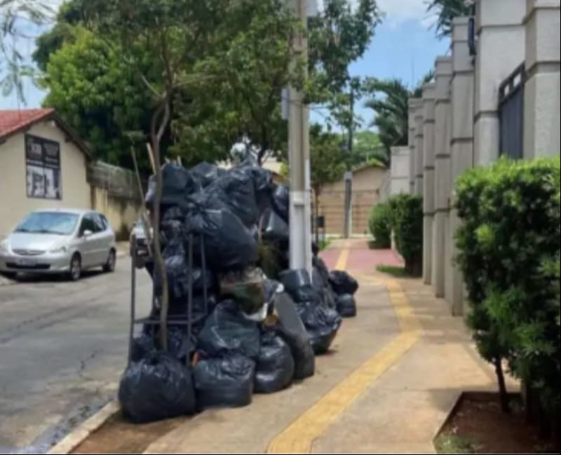 Lixo acumulado em Goiânia