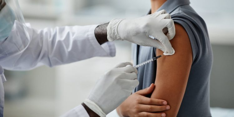 Vacina contra covid-19 passa a ser incluída no calendário nacional de crianças