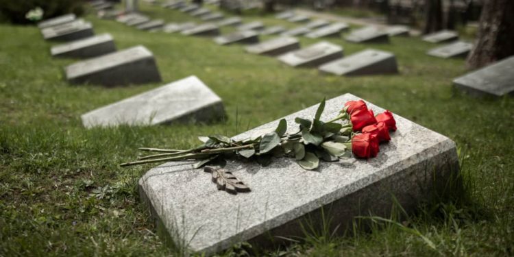 Dia de Finados: como fica a visitação em cemitérios e operação do transporte público