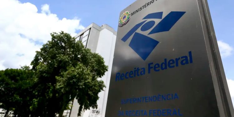 Leilão da Receita Federal oferta carros, celulares e computadores em Goiás; confira