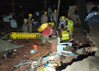 Morador morre soterrado após casa desmoronar durante chuva, em Goiânia