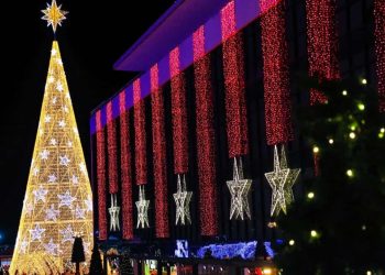 Natal do Bem reabre após temporal destruir decoração, em Goiânia