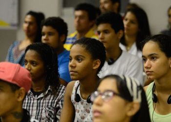 Um a cada cinco jovens nem estuda e nem trabalha no Brasil; aponta IBGE