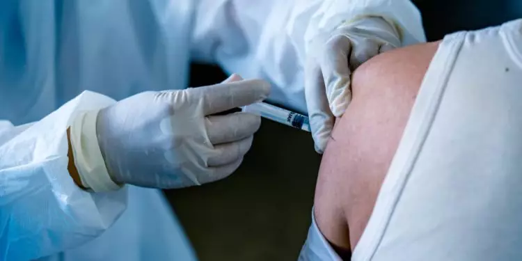 Vacina contra covid-19 estará disponível para população em geral até 31 de dezembro