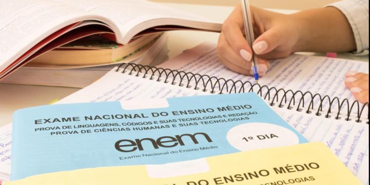 Enem 2023: 60 alunos tiraram nota mil na redação; 4 são de Goiás 