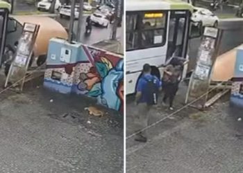 Vídeo: Ônibus bate em ponto e estrutura desaba em cima de passageiros, em Goiânia