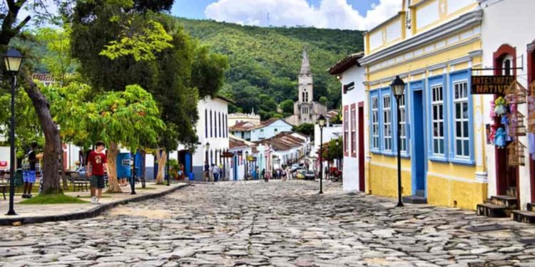 Pirenópolis e Alto Paraíso podem ganhar voos comerciais direto; confira