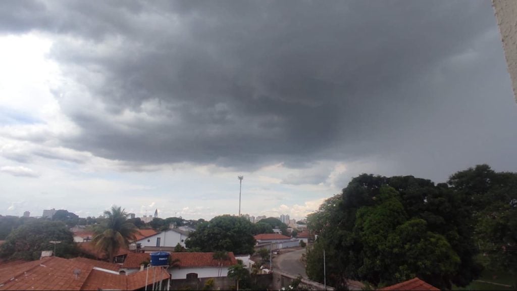 Quase 40 cidades em Goiás têm alerta de temporal nesta segunda (29)